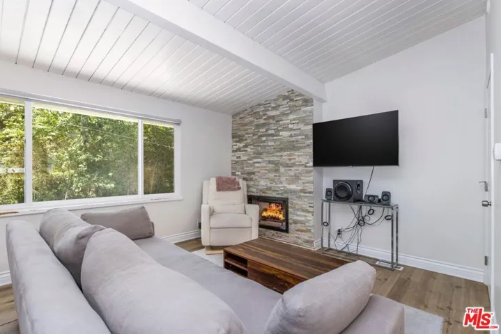 8876 Wonderland Avenue, Los Angeles, California 90046