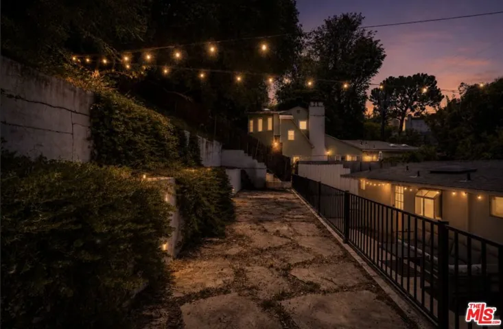 8876 Wonderland Avenue, Los Angeles, California 90046