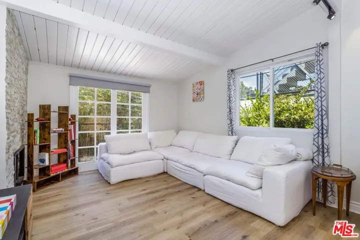 8876 Wonderland Avenue, Los Angeles, California 90046