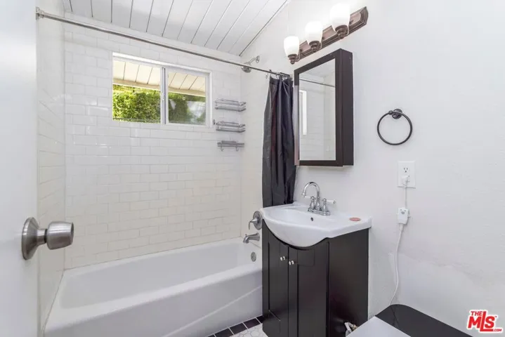 8876 Wonderland Avenue, Los Angeles, California 90046