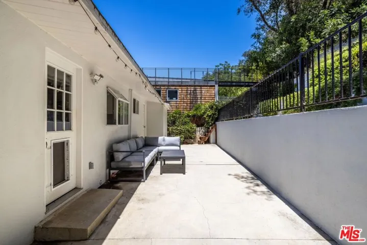 8876 Wonderland Avenue, Los Angeles, California 90046
