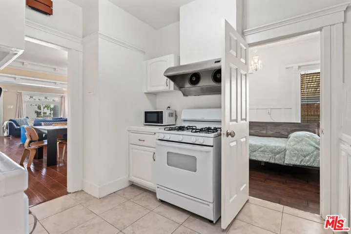 607 N Gramercy Place, Los Angeles, California 90004