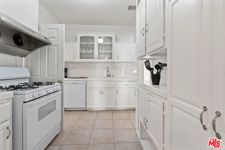 607 N Gramercy Place, Los Angeles, California 90004