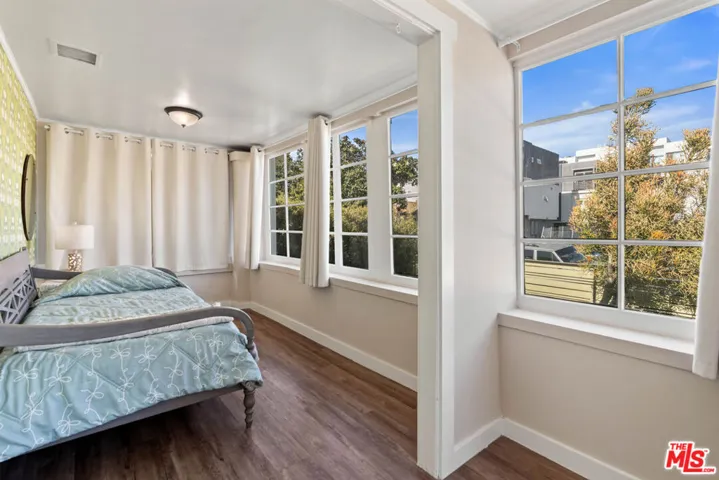 607 N Gramercy Place, Los Angeles, California 90004