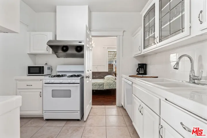 607 N Gramercy Place, Los Angeles, California 90004