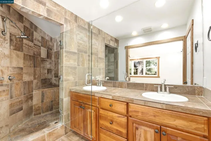 26929 Palomares Rd, Castro Valley, California 94552