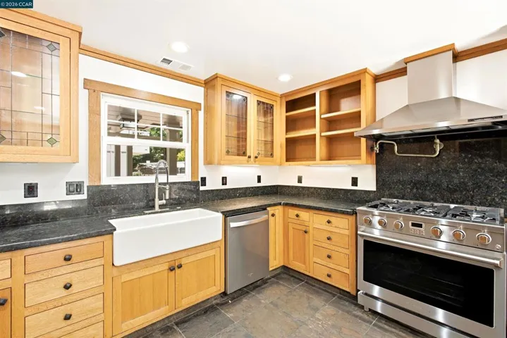 26929 Palomares Rd, Castro Valley, California 94552