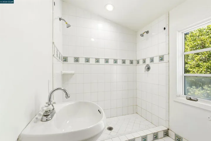 26929 Palomares Rd, Castro Valley, California 94552