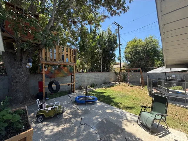 19224 Sylvan Street, Tarzana, California 91335