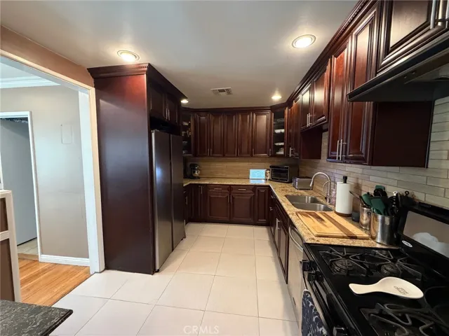 19224 Sylvan Street, Tarzana, California 91335