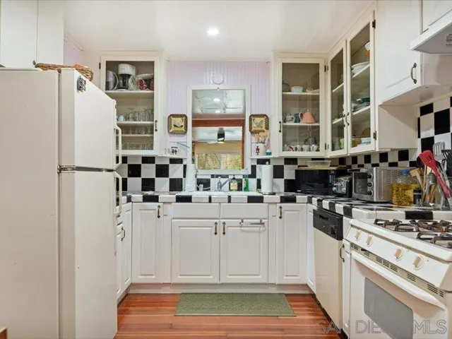 27961 Rainbow Dr., Lake Arrowhead, California 92352