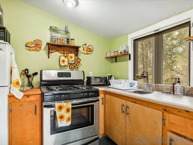 27961 Rainbow Dr., Lake Arrowhead, California 92352