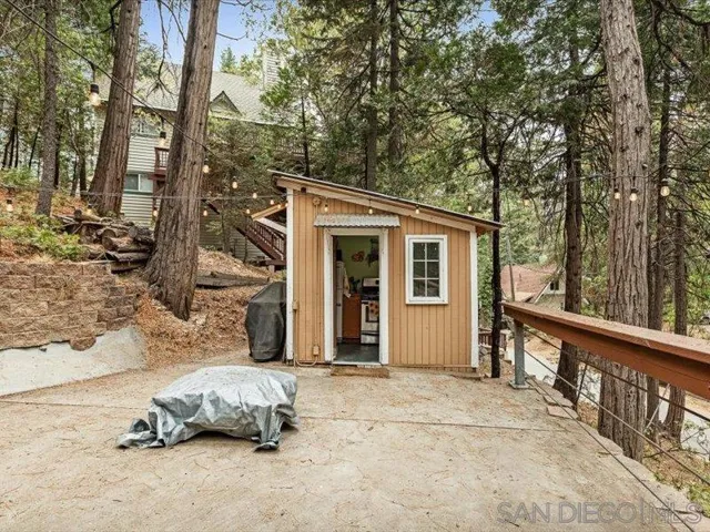 27961 Rainbow Dr., Lake Arrowhead, California 92352