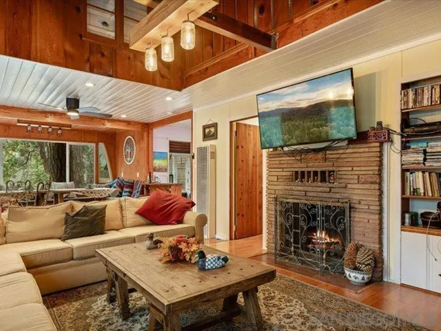 27961 Rainbow Dr., Lake Arrowhead, California 92352