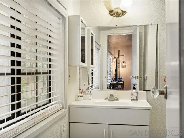 27961 Rainbow Dr., Lake Arrowhead, California 92352