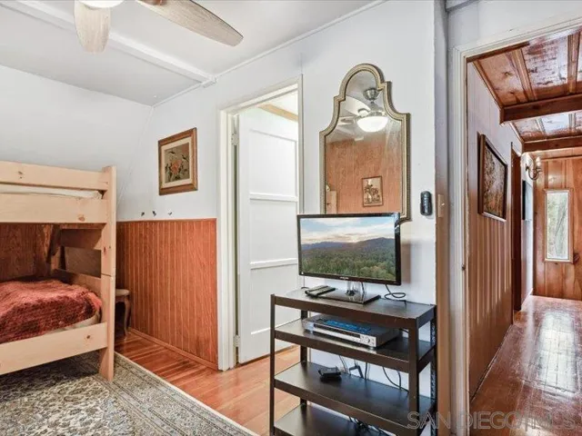 27961 Rainbow Dr., Lake Arrowhead, California 92352