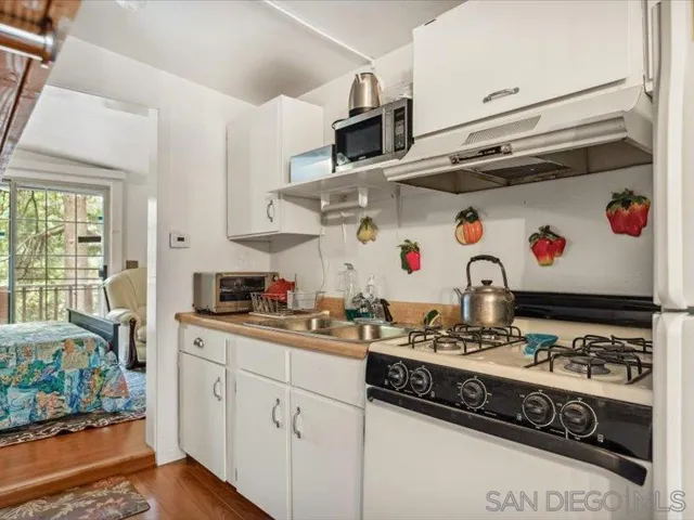 27961 Rainbow Dr., Lake Arrowhead, California 92352