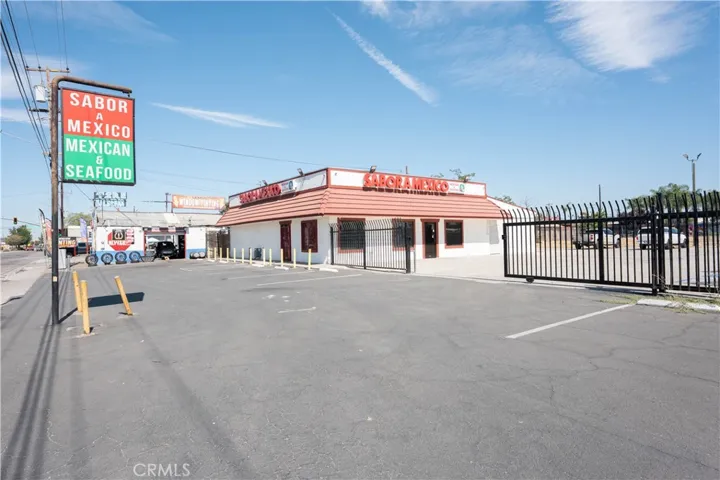2112 E California, Bakersfield, California 93307