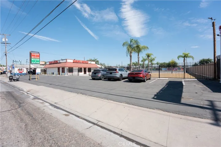 2112 E California, Bakersfield, California 93307