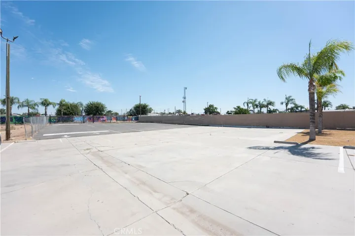 2112 E California, Bakersfield, California 93307