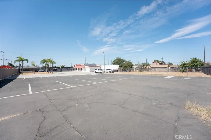 2112 E California, Bakersfield, California 93307