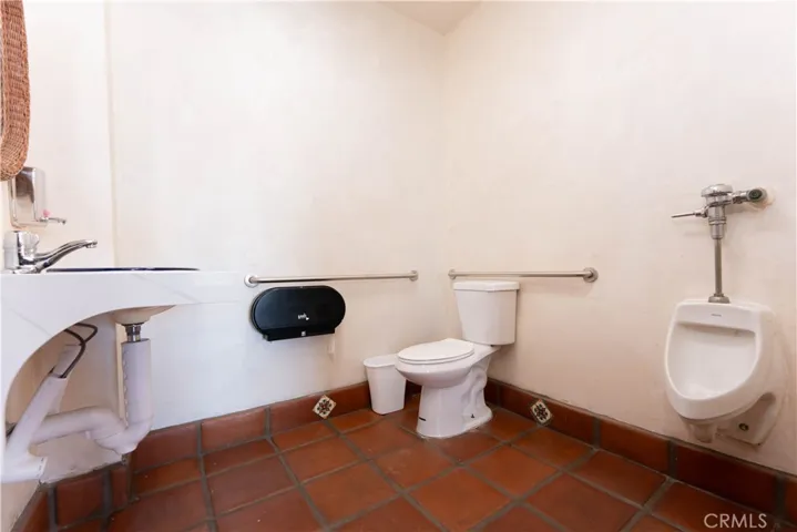 2112 E California, Bakersfield, California 93307