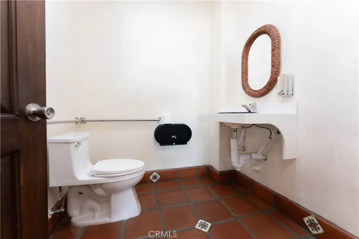 2112 E California, Bakersfield, California 93307