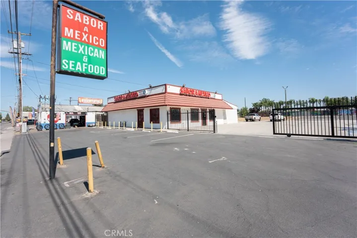 2112 E California, Bakersfield, California 93307