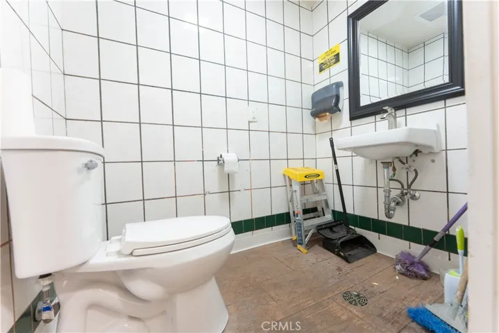 2112 E California, Bakersfield, California 93307