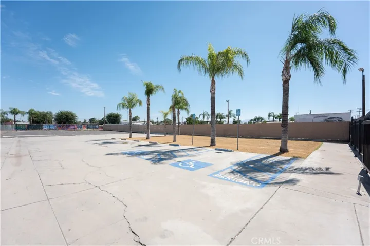2112 E California, Bakersfield, California 93307