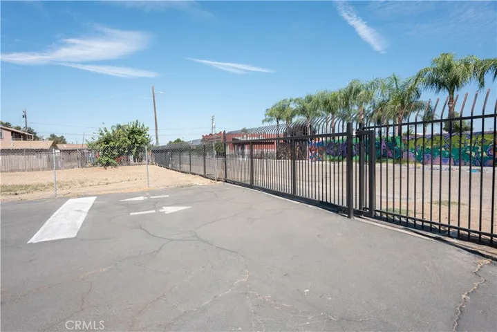 2112 E California, Bakersfield, California 93307
