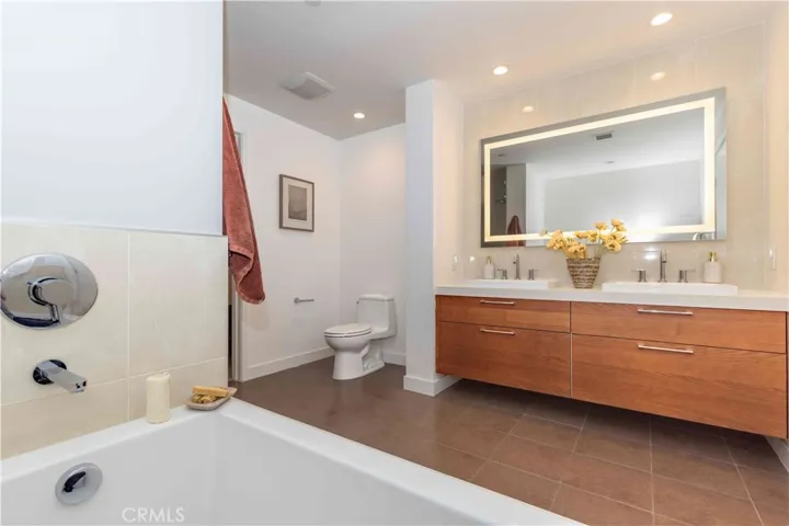 9 Macarthur Place 1404, Santa Ana, California 92707