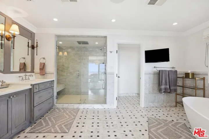 2676 Casiano Road, Los Angeles, California 90077