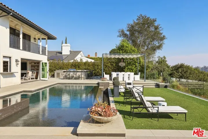 2676 Casiano Road, Los Angeles, California 90077