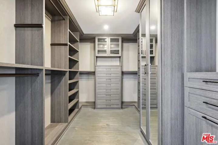 2676 Casiano Road, Los Angeles, California 90077