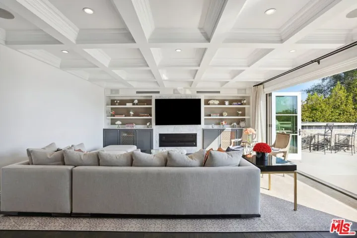 2676 Casiano Road, Los Angeles, California 90077