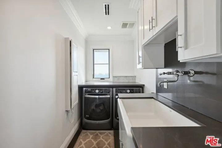 2676 Casiano Road, Los Angeles, California 90077
