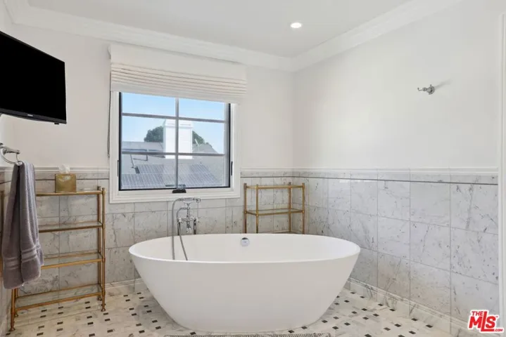 2676 Casiano Road, Los Angeles, California 90077
