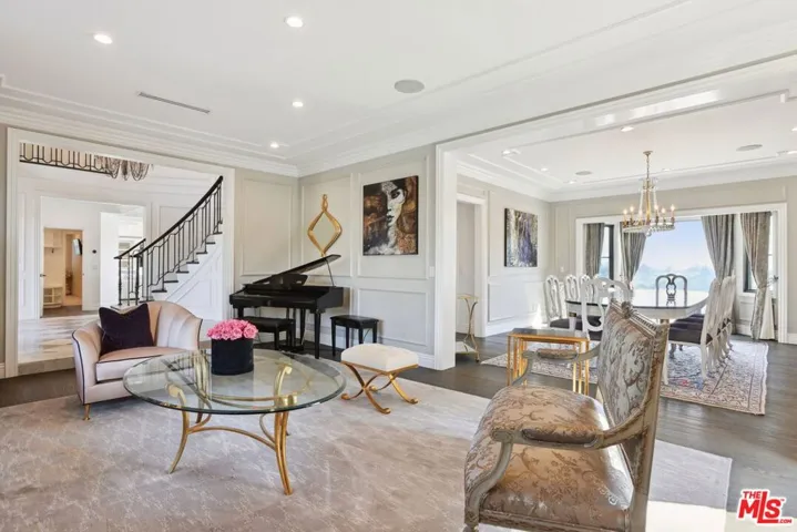 2676 Casiano Road, Los Angeles, California 90077