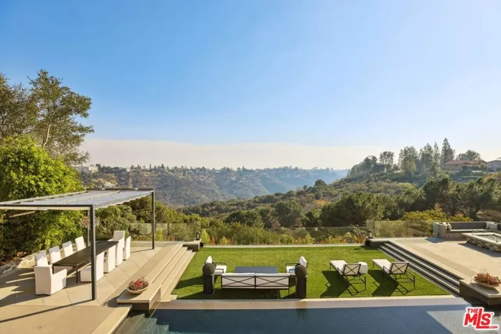 2676 Casiano Road, Los Angeles, California 90077