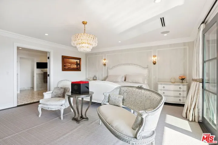 2676 Casiano Road, Los Angeles, California 90077