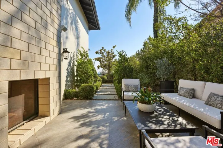 2676 Casiano Road, Los Angeles, California 90077