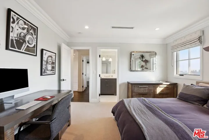 2676 Casiano Road, Los Angeles, California 90077