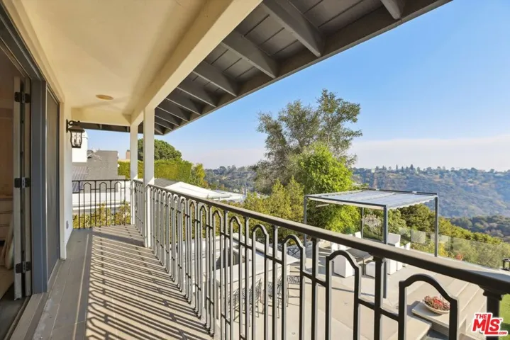 2676 Casiano Road, Los Angeles, California 90077