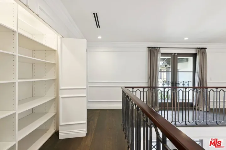 2676 Casiano Road, Los Angeles, California 90077