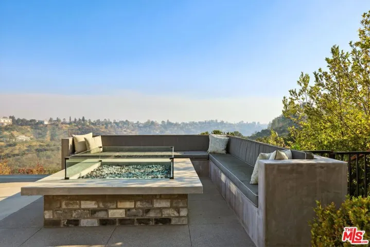 2676 Casiano Road, Los Angeles, California 90077