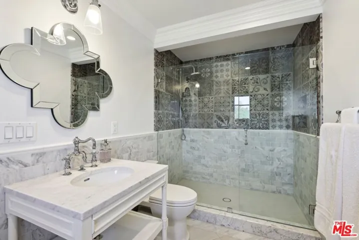 2676 Casiano Road, Los Angeles, California 90077