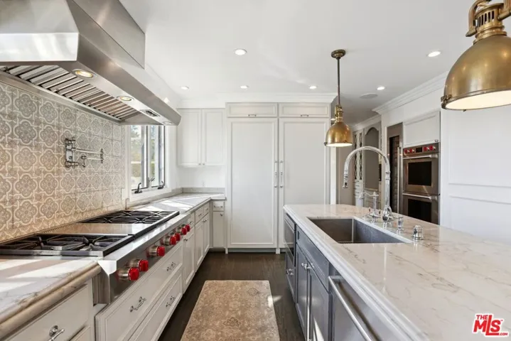2676 Casiano Road, Los Angeles, California 90077