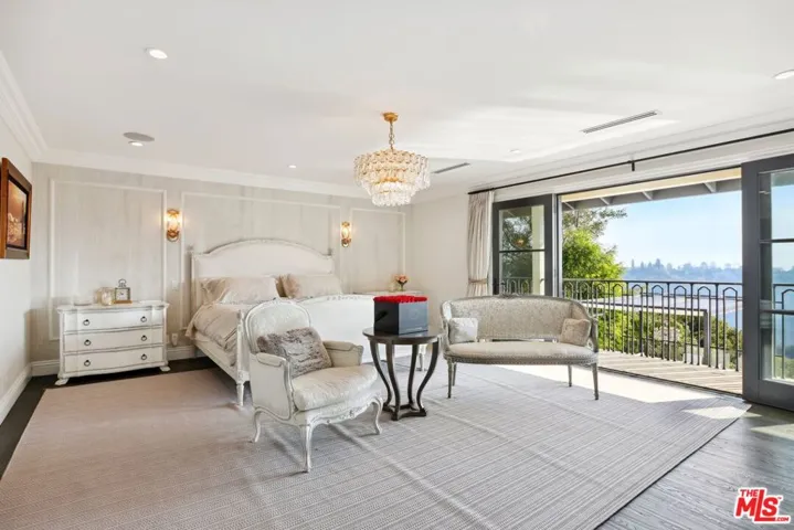 2676 Casiano Road, Los Angeles, California 90077