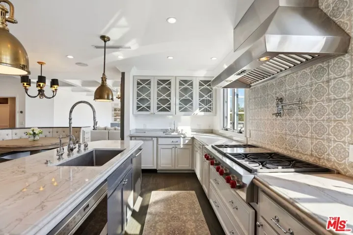 2676 Casiano Road, Los Angeles, California 90077